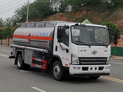 国六解放10吨运油车