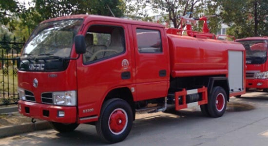 国五东风双排3.5吨乡镇消防车